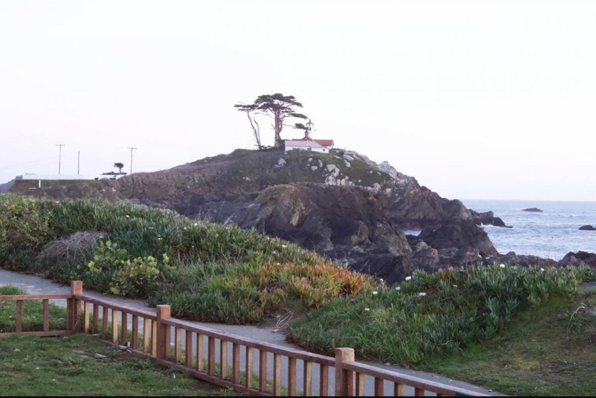 Private Home - Playground, Jumping Mat, Bbq, Darts, Firepit, Gazebo, 4 Smart Tvs, White Cotton Bedding, - The Redwood Cul-De Sac Beach Retreat Crescent City Exterior photo