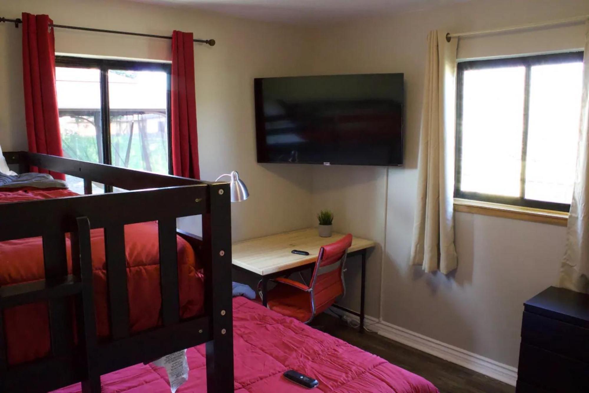 Private Home - Playground, Jumping Mat, Bbq, Darts, Firepit, Gazebo, 4 Smart Tvs, White Cotton Bedding, - The Redwood Cul-De Sac Beach Retreat Crescent City Exterior photo